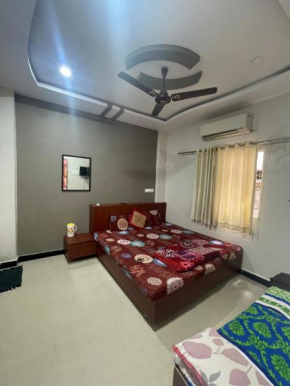 Satguru guest house